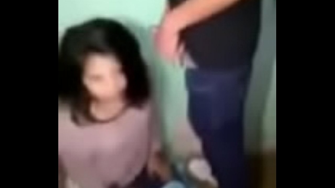Amiga colegiala acepta chuparme la verga de lo borracha que est&aacute;