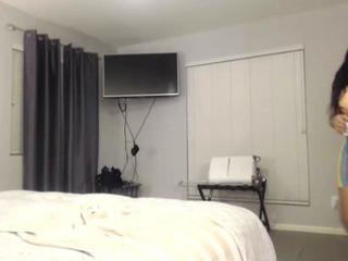 Katt Leya on cam for live i sexy video chat