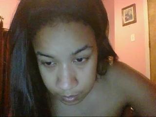 pretty-petite on cam for live i sexy video chat