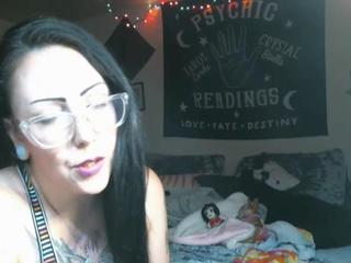 queenlucysoles on cam for live i sexy video chat