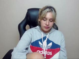 sophie-iqos on cam for live i sexy video chat