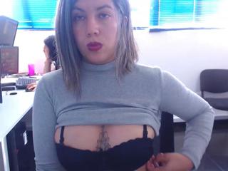 adelamoure on cam for live i sexy video chat