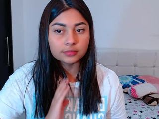 camila-xxx on cam for live i sexy video chat