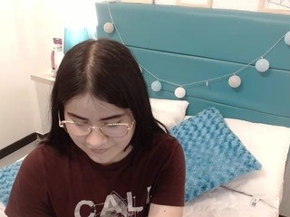 sara-monroe on cam for live i sexy video chat