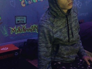 Benspry23 on cam for live i sexy video chat