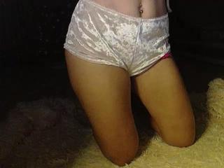 XTinasheX on cam for live i sexy video chat