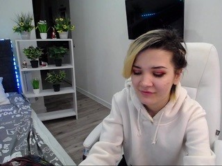 ariella-shine on cam for live i sexy video chat