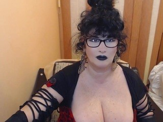 Miss Elvira on cam for live i sexy video chat