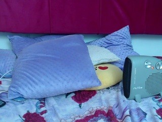 3mily-1 on cam for live sex chat