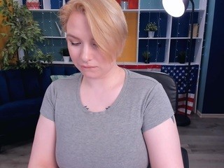 alicewoodness on cam for live sex chat