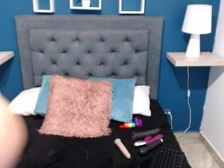 ana-lunna on cam for live sex chat