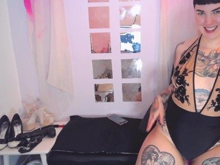 Charlie on cam for live sex chat
