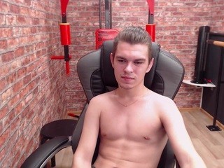 marcuslarsen on cam for live sex chat