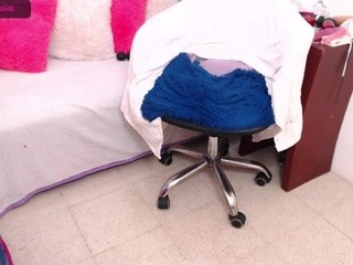 sarahcurvy on cam for live sex chat