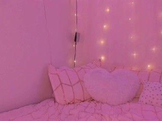 Yourgirlblaze on cam for live sex chat