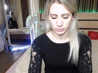 Cutie-blondie nude on cam – live sex chat
