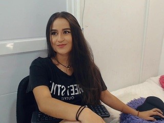 emilly-alyn on cam for live sex chat