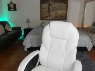Fantasy-couplee nude on cam – live sex chat