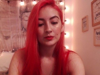 Lara Thangeryn nude on cam – live sex chat