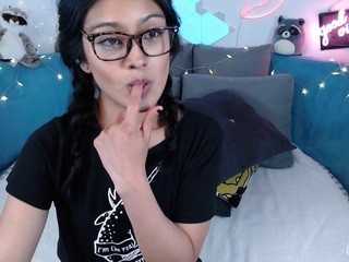 Leiah on cam for live sex chat