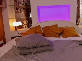 Linaacute nude on cam – live sex chat