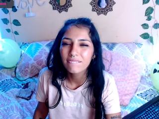 Miah_ds nude on cam – live sex chat