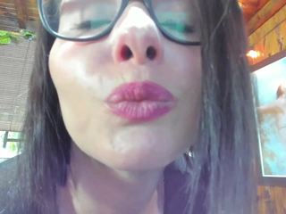 Momyfuckmilf nude on cam – live sex chat