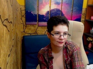 mycynthia on cam for live sex chat