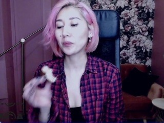 Oriental Queen nude on cam – live sex chat
