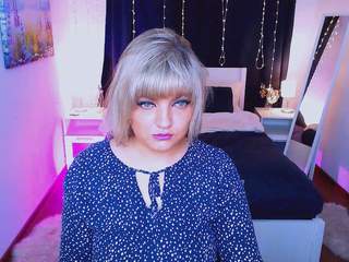 Roxybiddy nude on cam – live sex chat