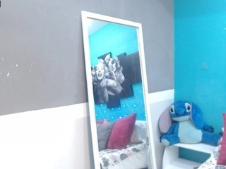 Roxyejordan nude on cam – live sex chat