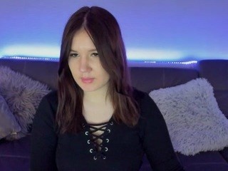 Sweet Milla nude on cam – live sex chat