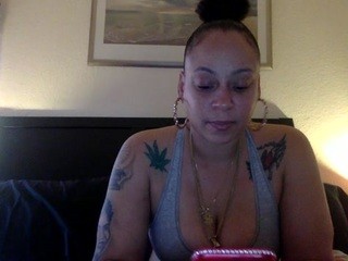 TaffyCream nude on cam – live sex chat