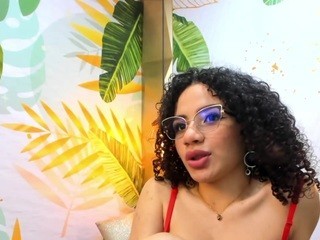 Tinnysalome nude on cam – live sex chat