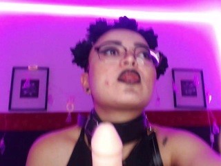 Valerie Bloom nude on cam – live sex chat