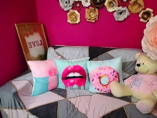 Laurajill nude on cam – live sex chat