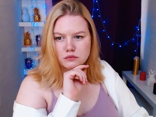 Dreamy Vicky nude on cam – live sex chat