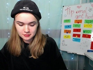 Maisecrystal nude on cam – live sex chat