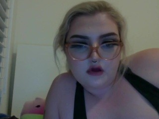 Kikilewinsky nude on cam – live sex chat