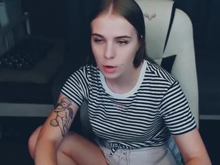 MollyMeeow nude on cam – live sex chat