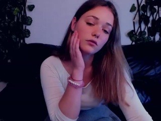 CaitlinSharp nude on cam – live sex chat