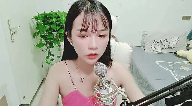 Aimee-li naked stripping on cam for live sex video chat