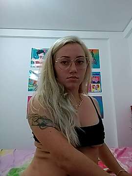 alicewthebest naked stripping on cam for live sex video chat