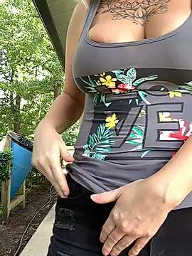 BlueEyedCutieX420 naked stripping on cam for live sex video chat
