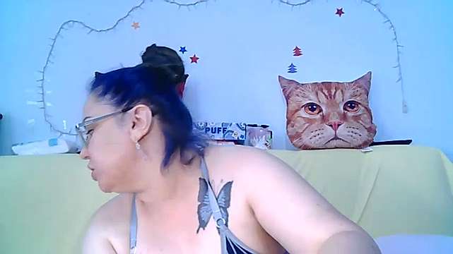 Bubble_Butt_xxx naked stripping on cam for live sex video chat