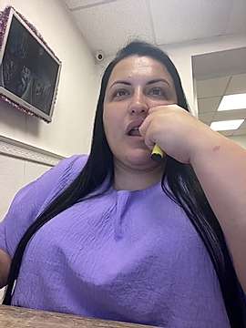 BuzzBbw naked stripping on cam for live sex video chat