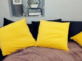 CrystalLola nude on cam – live sex chat
