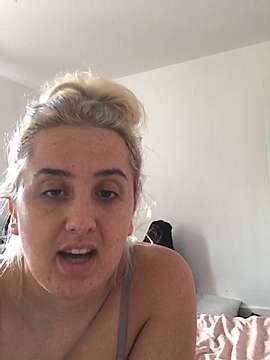 DaisyD_UK naked stripping on cam for live sex video chat