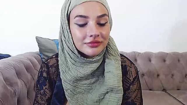 DaliyaMuslimm naked stripping on cam for live sex video chat