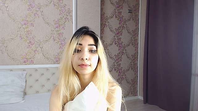 DarkWillow_ naked stripping on cam for live sex video chat